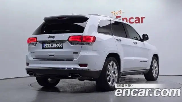 Jeep Grand Cherokee 2021 — Şəkil 11/30