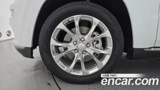 Jeep Grand Cherokee 2021 — Şəkil 29/30