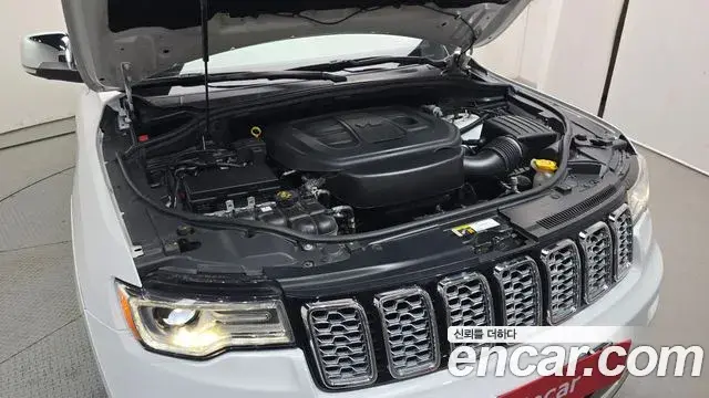 Jeep Grand Cherokee 2021 — Şəkil 18/30