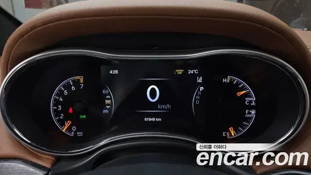 Jeep Grand Cherokee 2021 — Şəkil 28/30