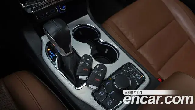 Jeep Grand Cherokee 2021 — Şəkil 30/30