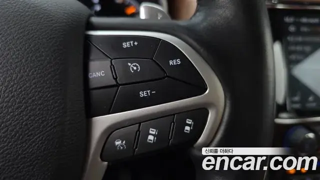 Jeep Grand Cherokee 2021 — Şəkil 22/30