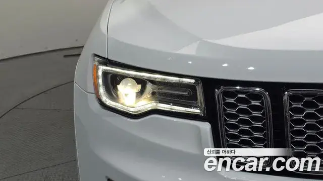 Jeep Grand Cherokee 2021 — Şəkil 14/30