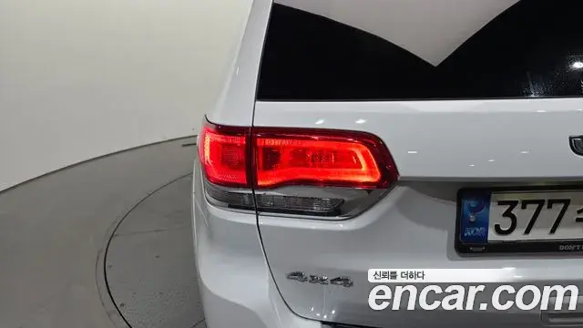 Jeep Grand Cherokee 2021 — Şəkil 10/30