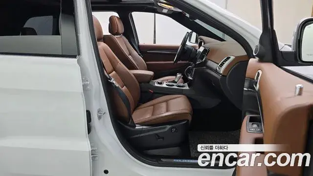 Jeep Grand Cherokee 2021 — Şəkil 19/30