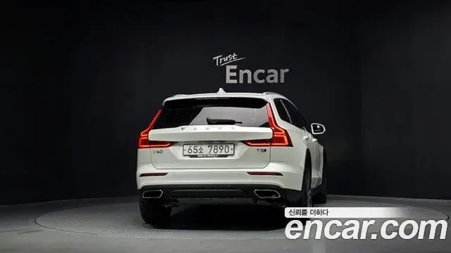 Volvo V60 Cross Country 2019 — ფოტო 9/20