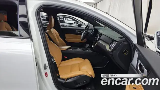 Volvo V60 Cross Country 2019 — ფოტო 8/20