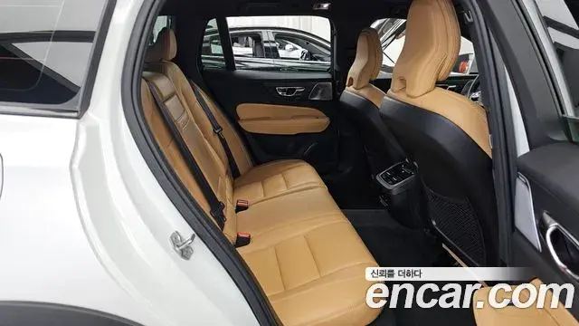 Volvo V60 Cross Country 2019 — ფოტო 13/20