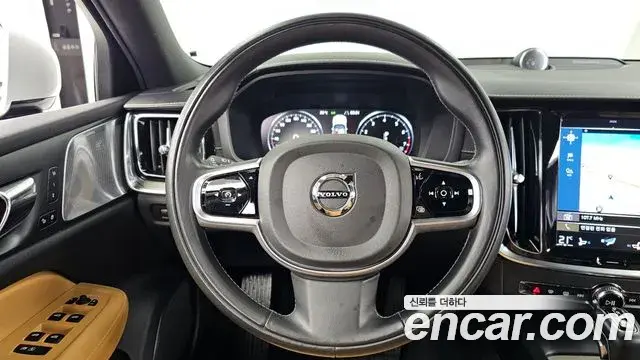 Volvo V60 Cross Country 2019 — ფოტო 19/20