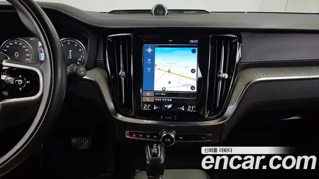 Volvo V60 Cross Country 2019 — ფოტო 14/20