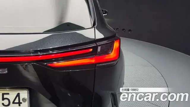 Lexus NX350h 2023 — ფოტო 6/37