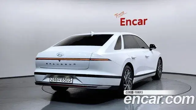 Hyundai Grandeur Hybrid 2023 — ფოტო 20/36