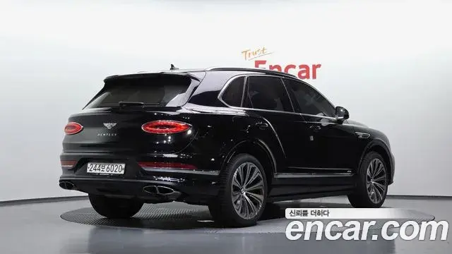 Bentley Bentayga 2023 — Photo 25/35