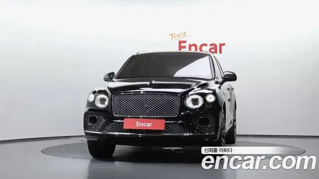 Bentley Bentayga 2023 — Photo 11/35