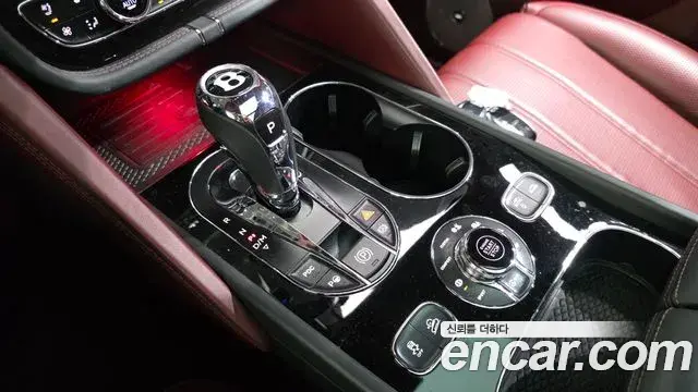 Bentley Bentayga 2023 — Photo 19/35