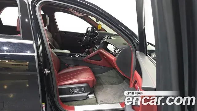 Bentley Bentayga 2023 — Photo 2/35