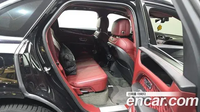 Bentley Bentayga 2023 — Photo 12/35
