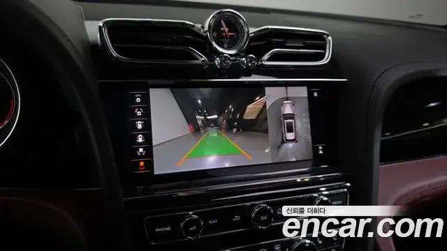 Bentley Bentayga 2023 — Photo 9/35