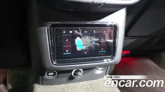 Bentley Bentayga 2023 — Photo 35/35
