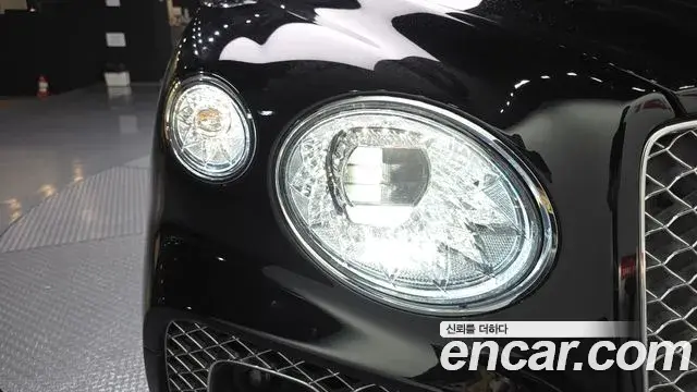 Bentley Bentayga 2023 — Photo 18/35