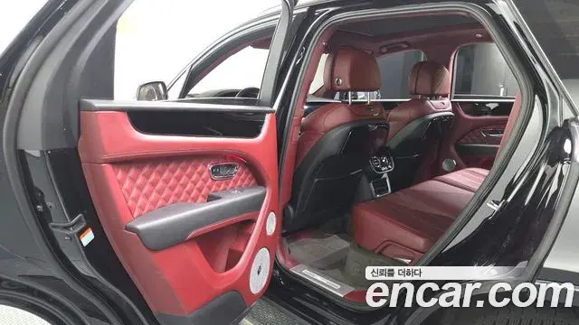 Bentley Bentayga 2023 — Photo 22/35