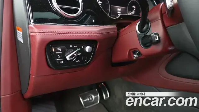 Bentley Bentayga 2023 — Photo 31/35