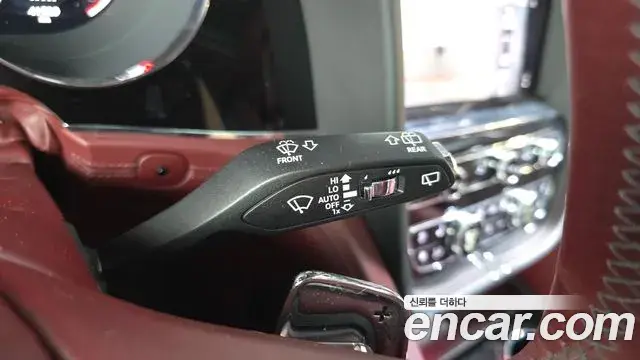 Bentley Bentayga 2023 — Photo 5/35