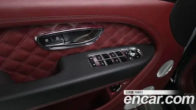 Bentley Bentayga 2023 — Photo 17/35