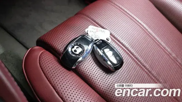 Bentley Bentayga 2023 — Photo 1/35