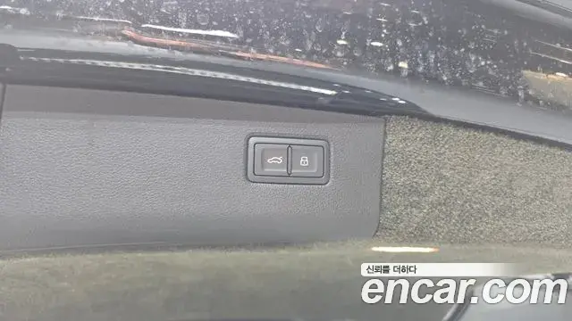 Bentley Bentayga 2023 — Photo 8/35
