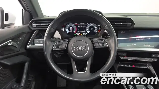 Audi A3 2023 — Фото 12/20