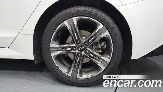 Kia K5 2019 — Şəkil 11/30