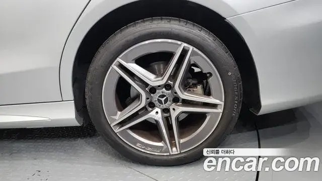 Mercedes-Benz C-Class 2021 — Şəkil 28/34