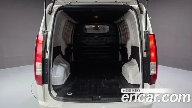 Hyundai Staria 2022 — Photo 18/30