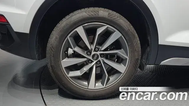 Audi Q5 2022 — ფოტო 19/20