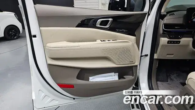 Kia Carnival 2025 — Şəkil 10/31
