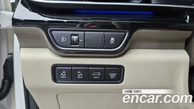 Kia Carnival 2025 — Şəkil 28/31