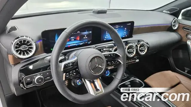 Mercedes-Benz A-Class 2025 — Photo 5/17