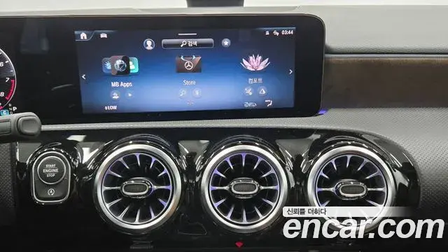 Mercedes-Benz A-Class 2025 — Photo 7/17