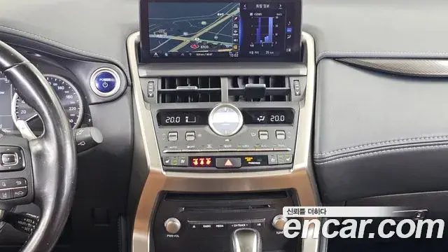 Lexus NX300h 2020 — Şəkil 37/40