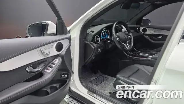 Mercedes-Benz GLC-Class 2021 — Photo 22/34
