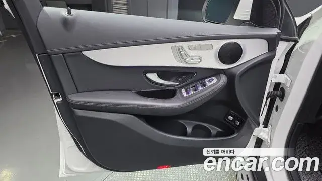 Mercedes-Benz GLC-Class 2021 — Photo 4/34