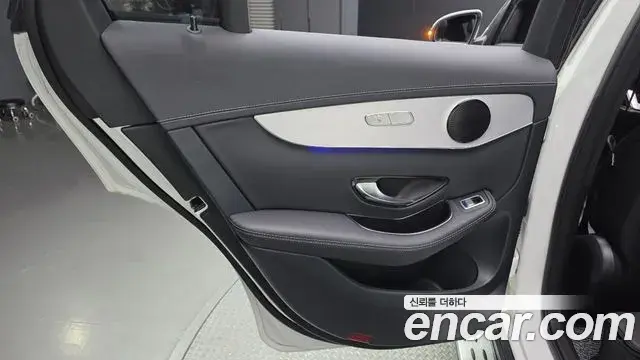 Mercedes-Benz GLC-Class 2021 — Photo 17/34
