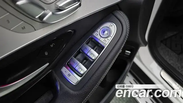 Mercedes-Benz GLC-Class 2021 — Photo 9/34