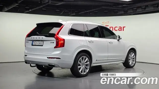 Volvo XC90 2019 — ფოტო 11/20