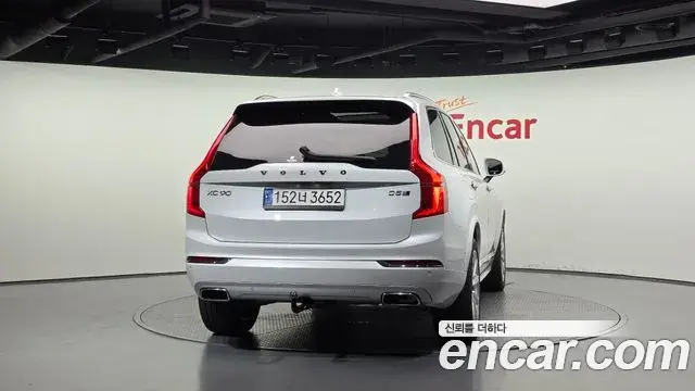 Volvo XC90 2019 — ფოტო 19/20
