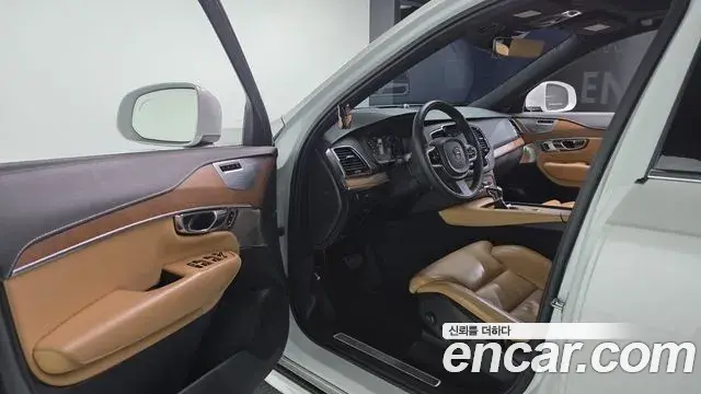Volvo XC90 2019 — ფოტო 1/20