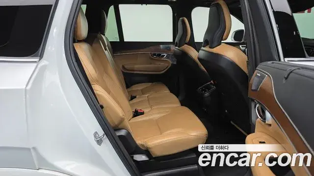 Volvo XC90 2019 — ფოტო 13/20