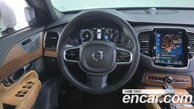 Volvo XC90 2019 — ფოტო 17/20