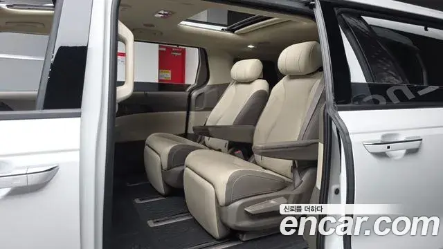 Kia Carnival 2025 — Şəkil 12/35